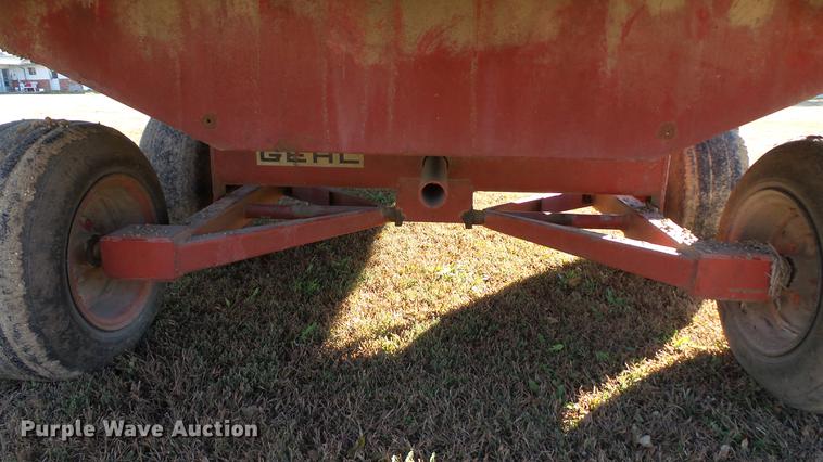 image for item DC1025 New Holland Crop Carrier 8 forage wagon