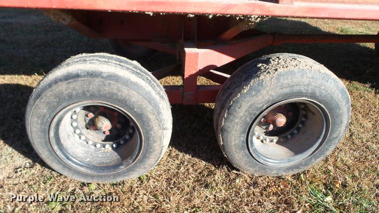 image for item DC1025 New Holland Crop Carrier 8 forage wagon