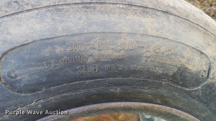 image for item DC1025 New Holland Crop Carrier 8 forage wagon