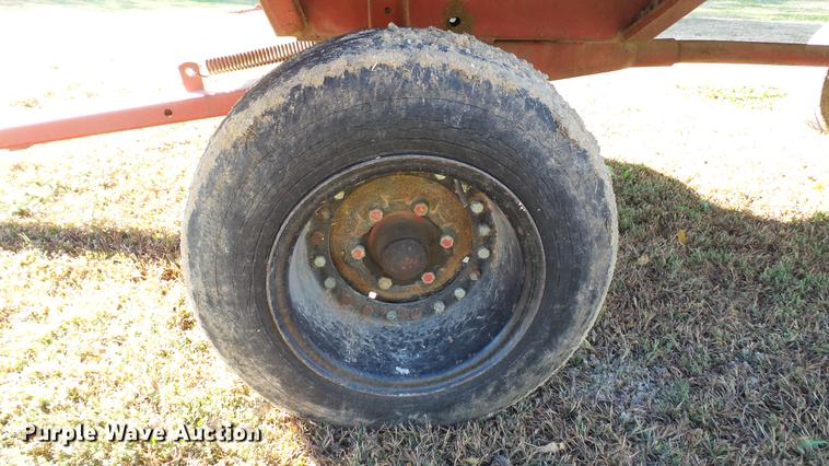 image for item DC1025 New Holland Crop Carrier 8 forage wagon