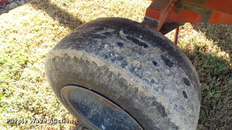 image for item DC1025 New Holland Crop Carrier 8 forage wagon