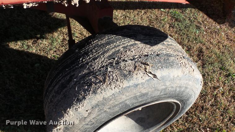 image for item DC1025 New Holland Crop Carrier 8 forage wagon