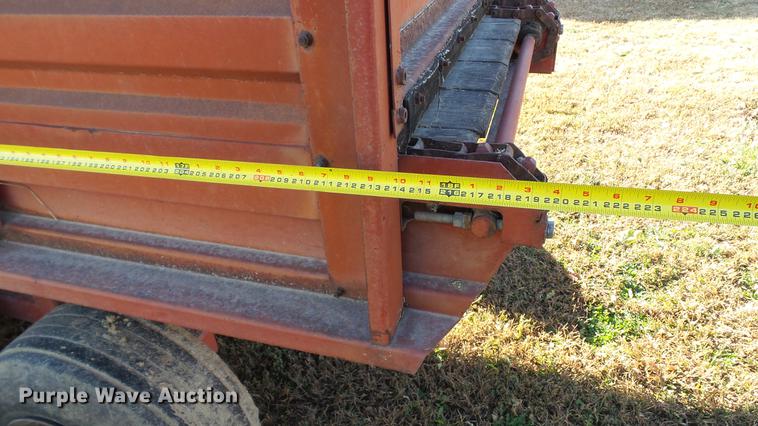 image for item DC1025 New Holland Crop Carrier 8 forage wagon