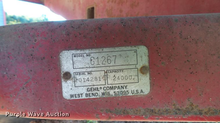 image for item DC1025 New Holland Crop Carrier 8 forage wagon