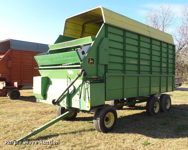 image for item DC1026 John Deere 716A forage wagon