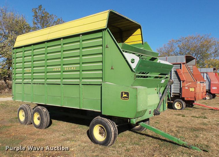 image for item DC1026 John Deere 716A forage wagon