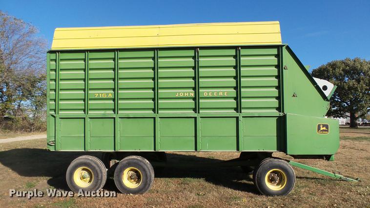 image for item DC1026 John Deere 716A forage wagon