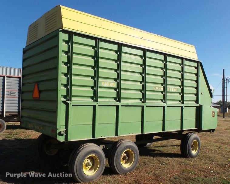 image for item DC1026 John Deere 716A forage wagon