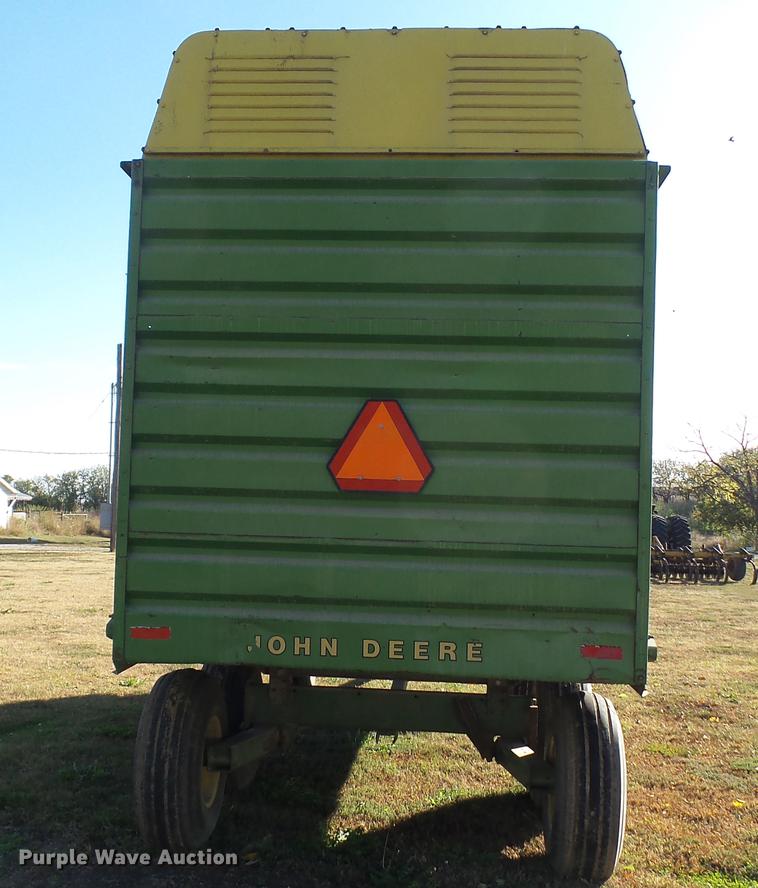 image for item DC1026 John Deere 716A forage wagon