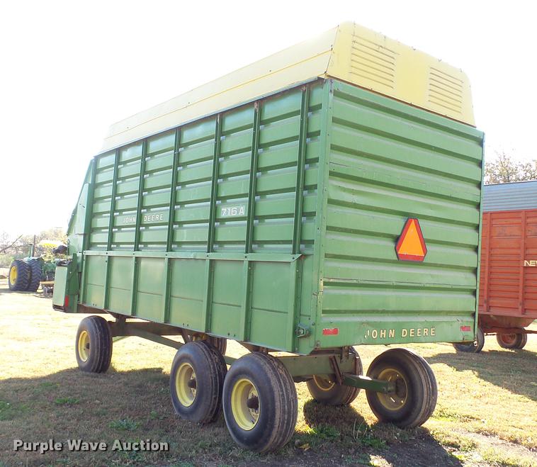 image for item DC1026 John Deere 716A forage wagon