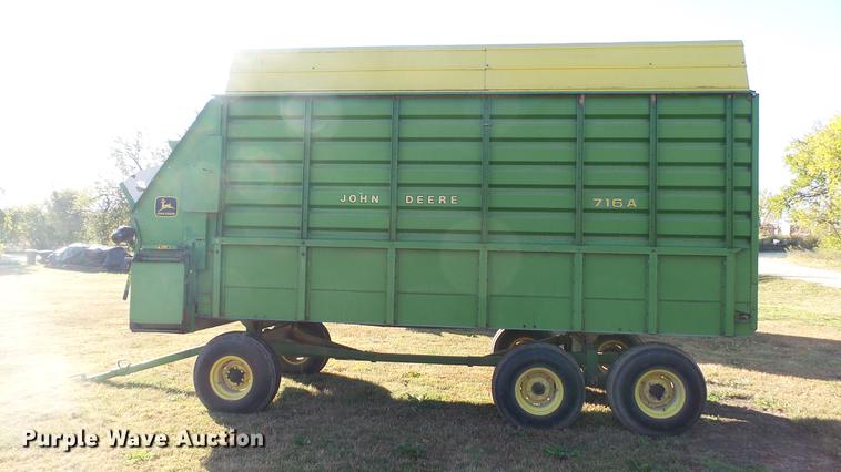 image for item DC1026 John Deere 716A forage wagon