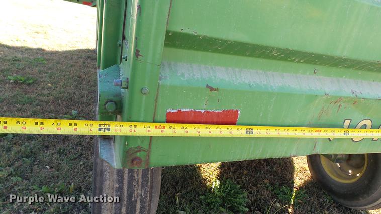 image for item DC1026 John Deere 716A forage wagon