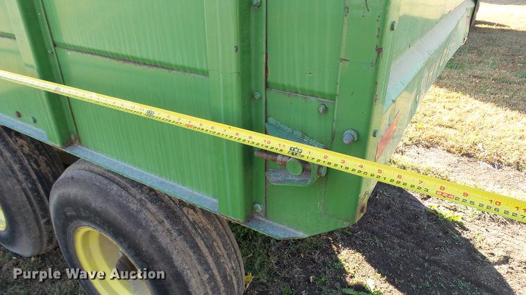 image for item DC1026 John Deere 716A forage wagon