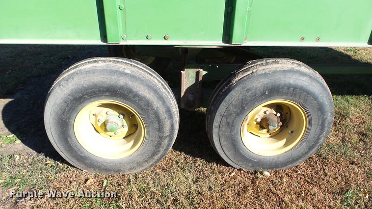 image for item DC1026 John Deere 716A forage wagon