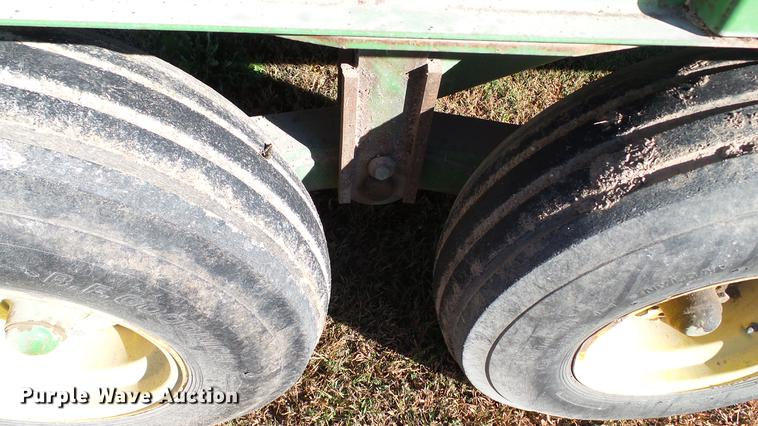 image for item DC1026 John Deere 716A forage wagon