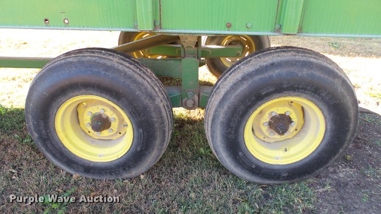 image for item DC1026 John Deere 716A forage wagon