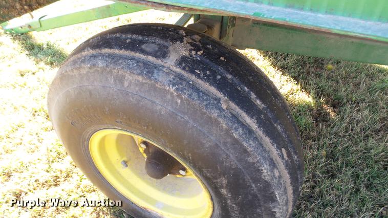 image for item DC1026 John Deere 716A forage wagon