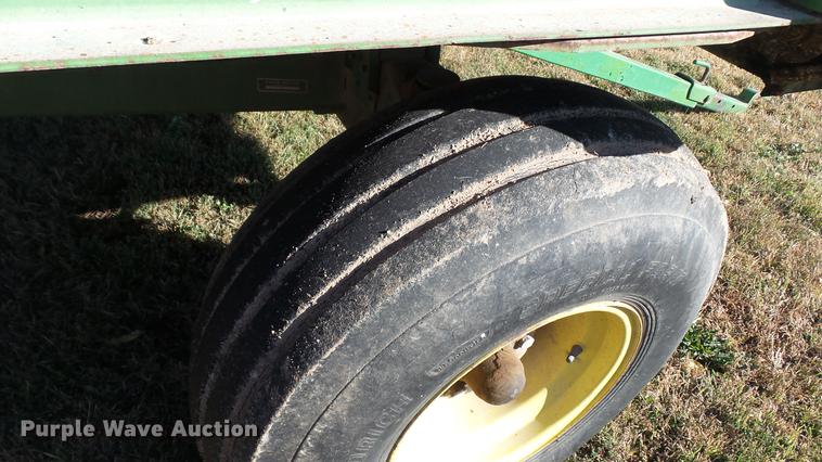 image for item DC1026 John Deere 716A forage wagon