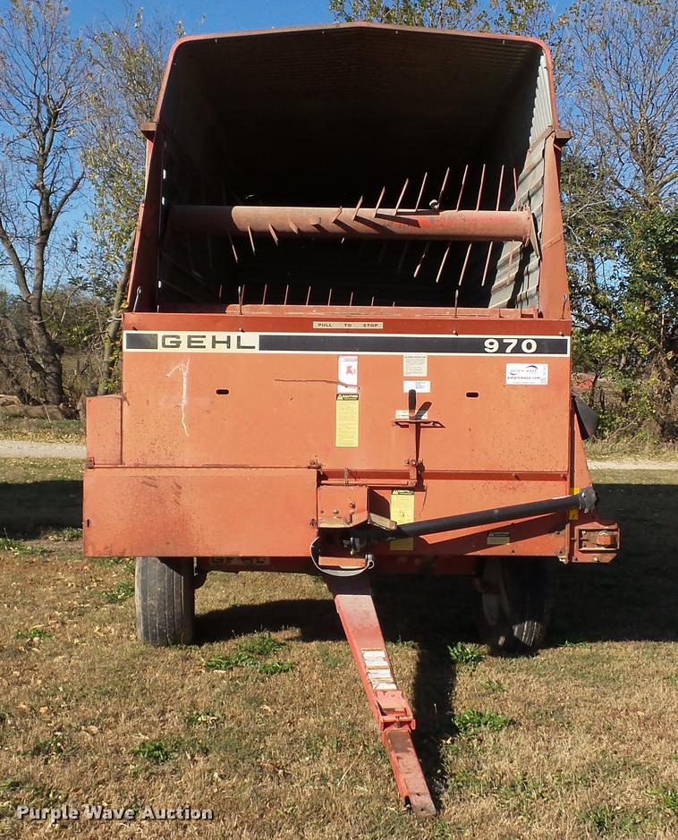image for item DC1027 Gehl 970 forage wagon