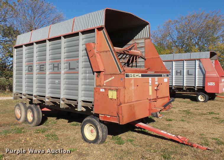 image for item DC1027 Gehl 970 forage wagon