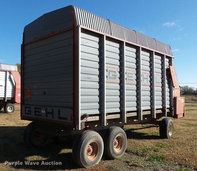 image for item DC1027 Gehl 970 forage wagon