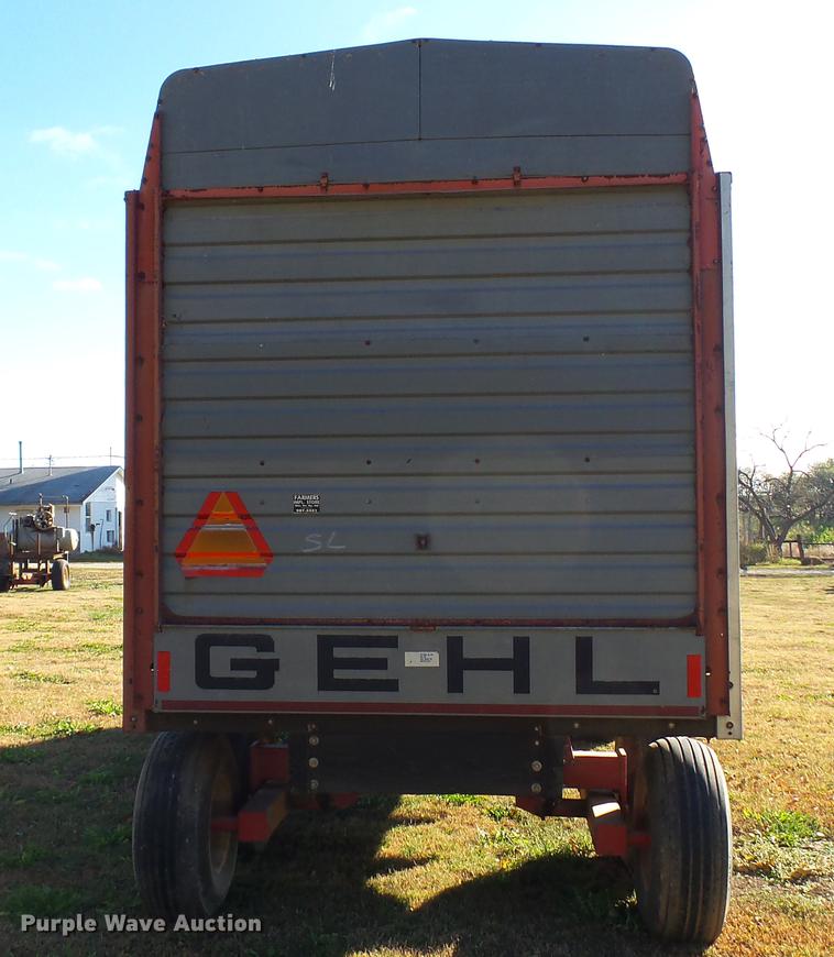 image for item DC1027 Gehl 970 forage wagon