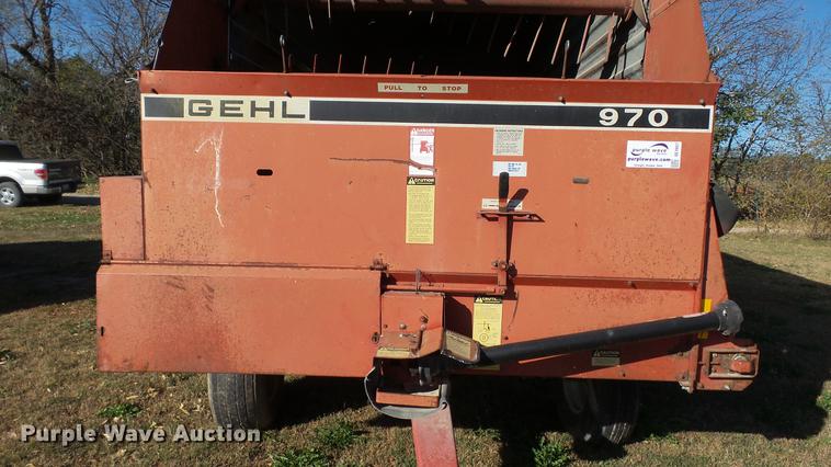 image for item DC1027 Gehl 970 forage wagon