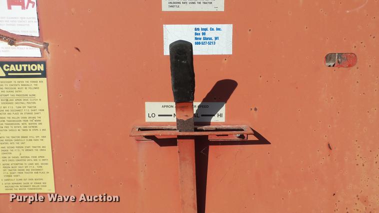 image for item DC1027 Gehl 970 forage wagon