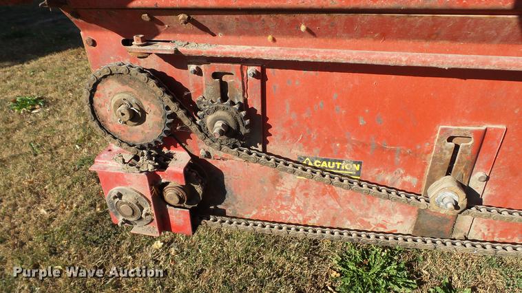 image for item DC1027 Gehl 970 forage wagon