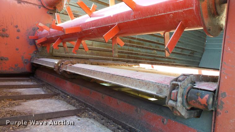 image for item DC1027 Gehl 970 forage wagon