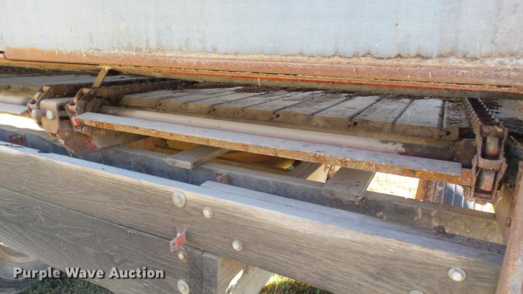 image for item DC1027 Gehl 970 forage wagon