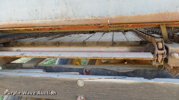 image for item DC1027 Gehl 970 forage wagon