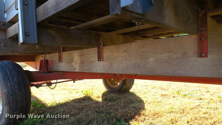 image for item DC1027 Gehl 970 forage wagon