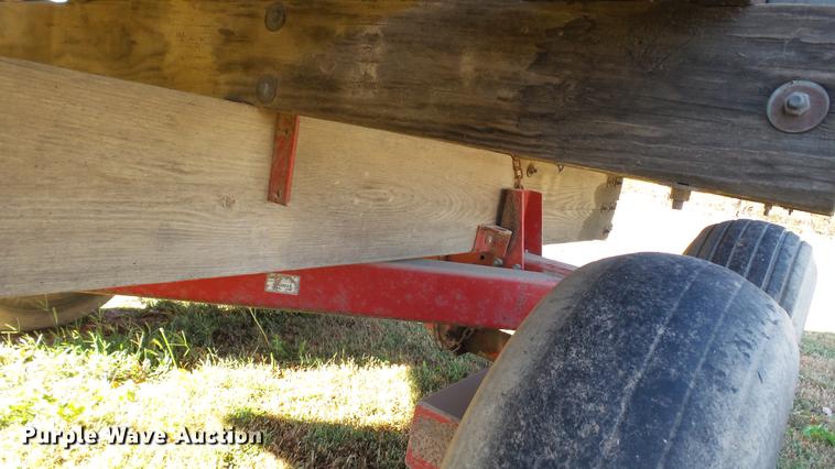 image for item DC1027 Gehl 970 forage wagon