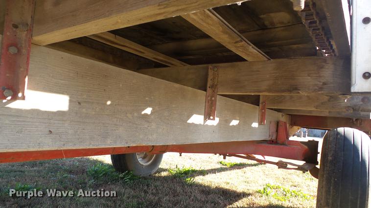 image for item DC1027 Gehl 970 forage wagon