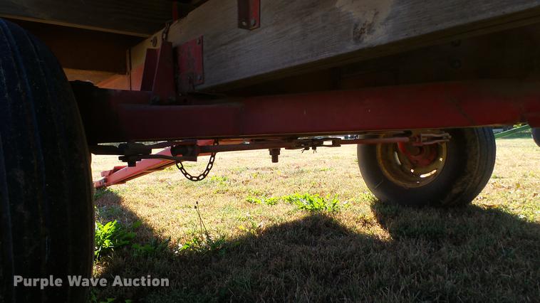 image for item DC1027 Gehl 970 forage wagon