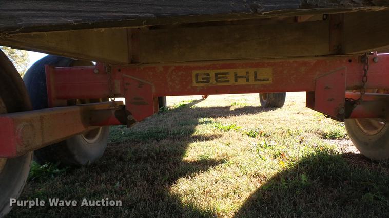 image for item DC1027 Gehl 970 forage wagon