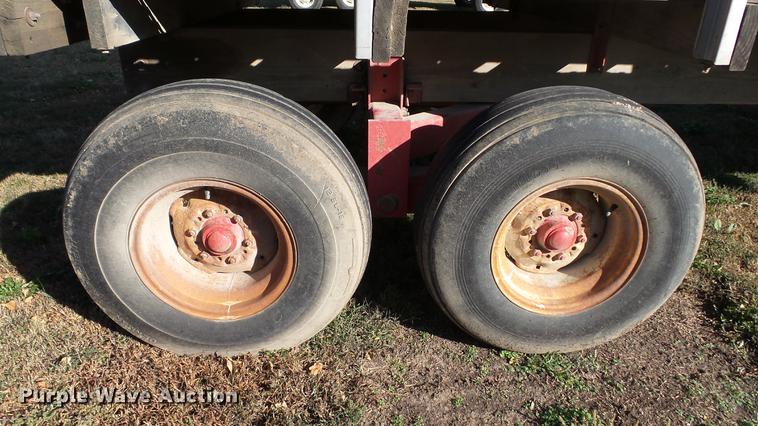 image for item DC1027 Gehl 970 forage wagon