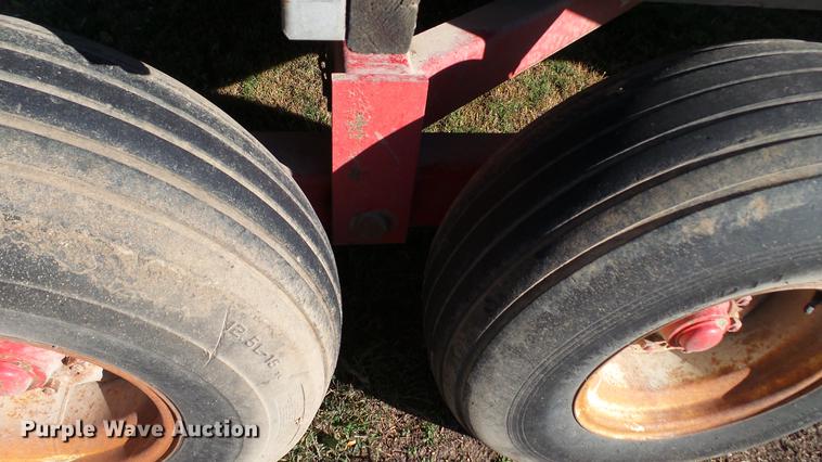 image for item DC1027 Gehl 970 forage wagon