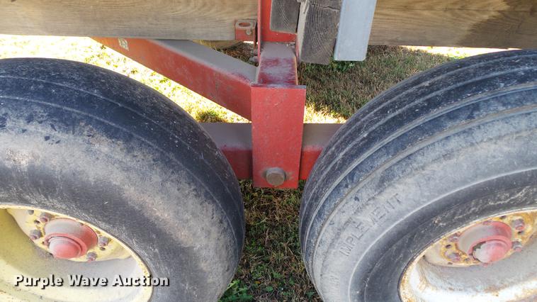 image for item DC1027 Gehl 970 forage wagon