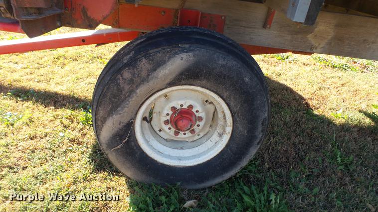 image for item DC1027 Gehl 970 forage wagon