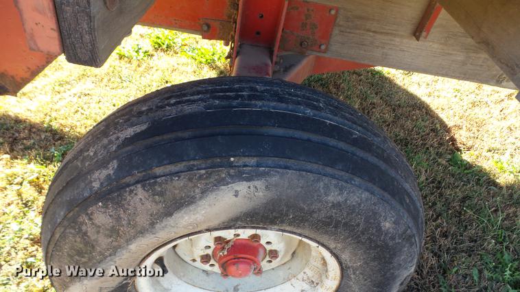 image for item DC1027 Gehl 970 forage wagon