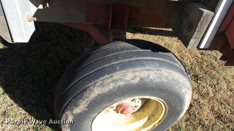 image for item DC1027 Gehl 970 forage wagon