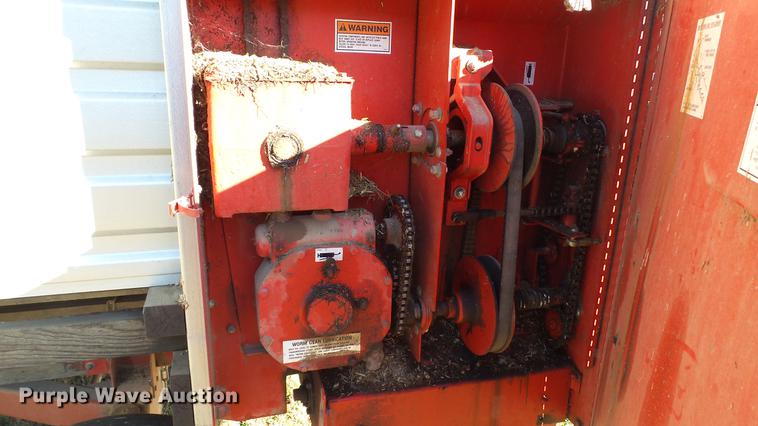 image for item DC1028 Gehl 980 forage wagon