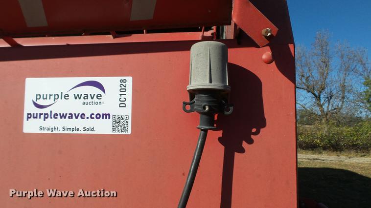 image for item DC1028 Gehl 980 forage wagon