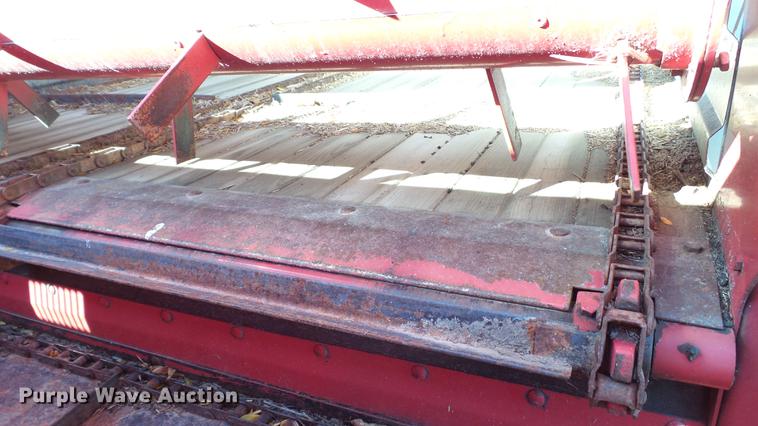 image for item DC1028 Gehl 980 forage wagon