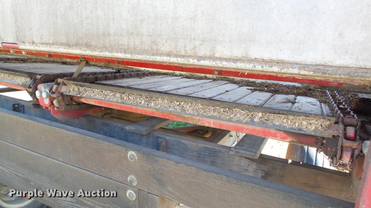 image for item DC1028 Gehl 980 forage wagon