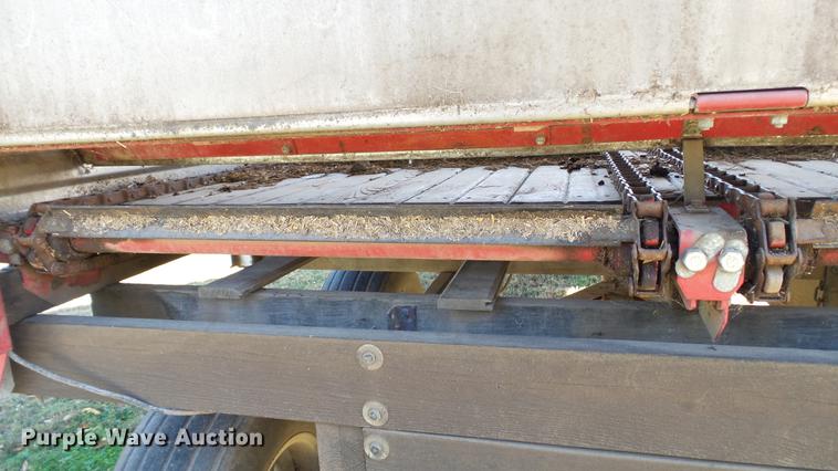 image for item DC1028 Gehl 980 forage wagon