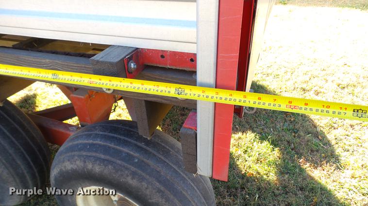 image for item DC1028 Gehl 980 forage wagon