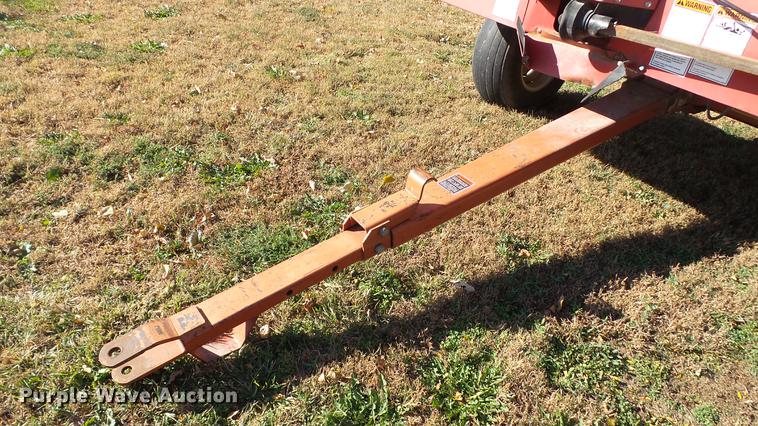 image for item DC1028 Gehl 980 forage wagon